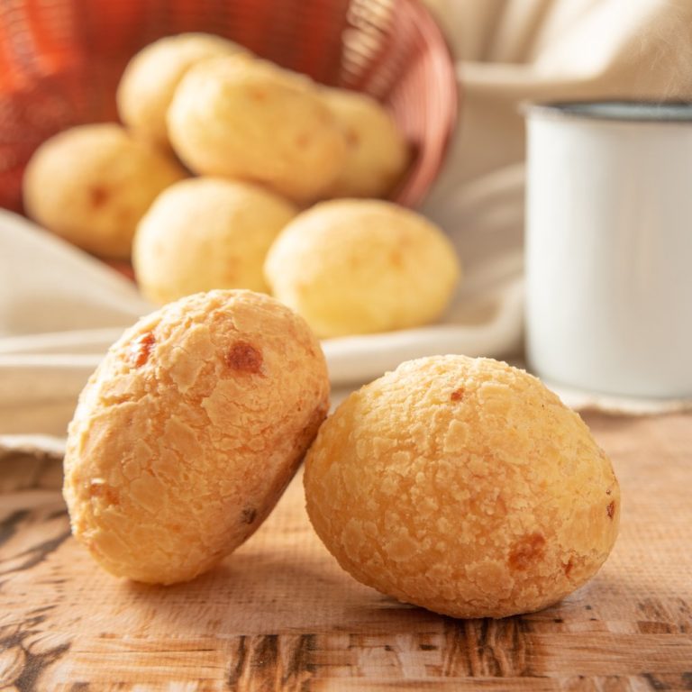 Cuñapé cheese bread served with coffee